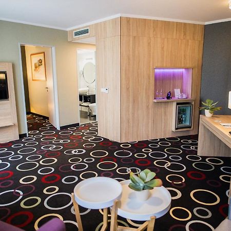 Garden Hotel Wellness Es Konferencia Solnok Dış mekan fotoğraf