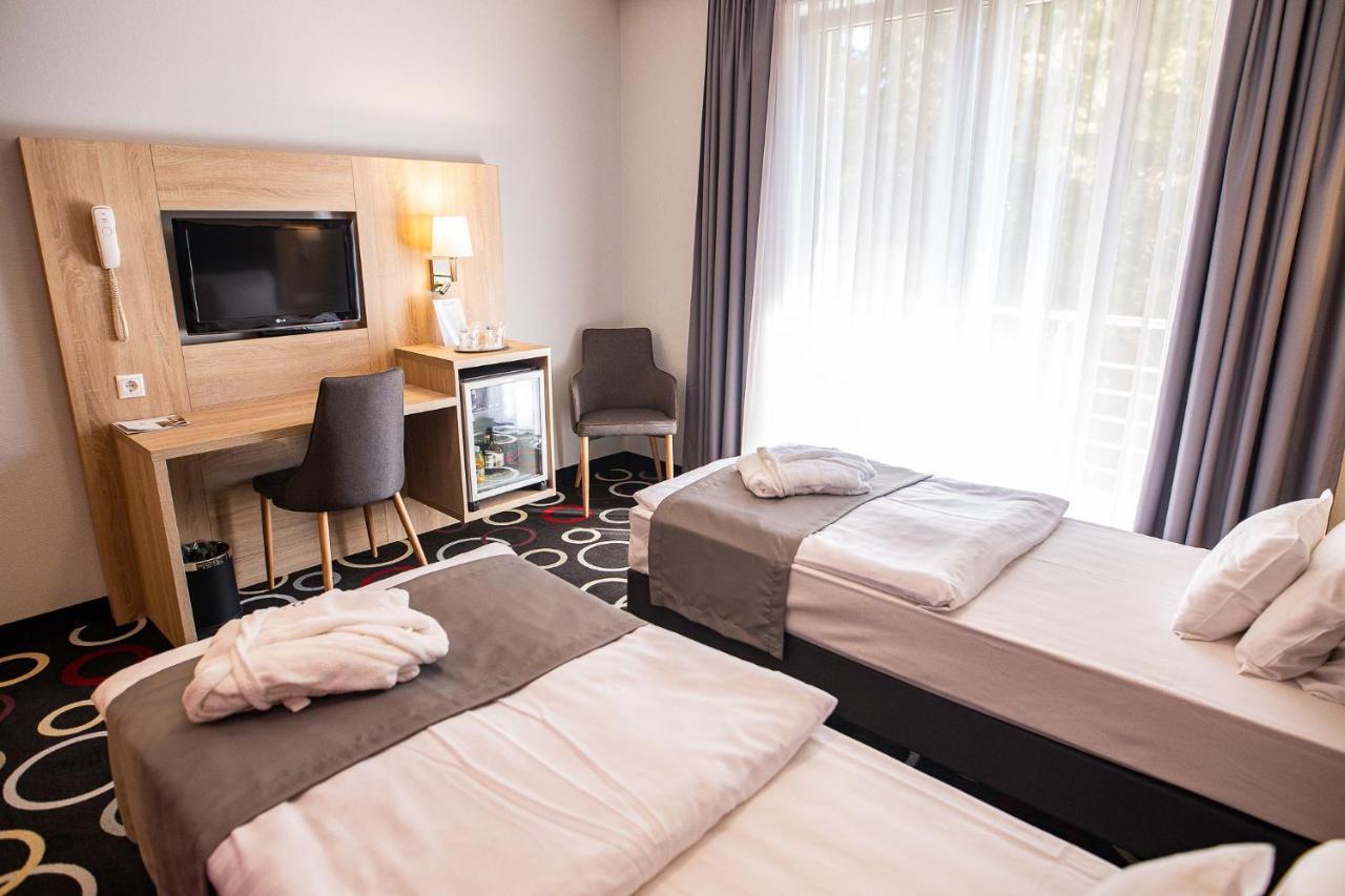 Garden Hotel Wellness Es Konferencia Solnok Dış mekan fotoğraf