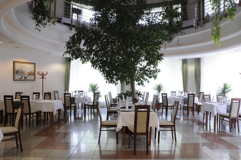 Garden Hotel Wellness Es Konferencia Solnok Dış mekan fotoğraf
