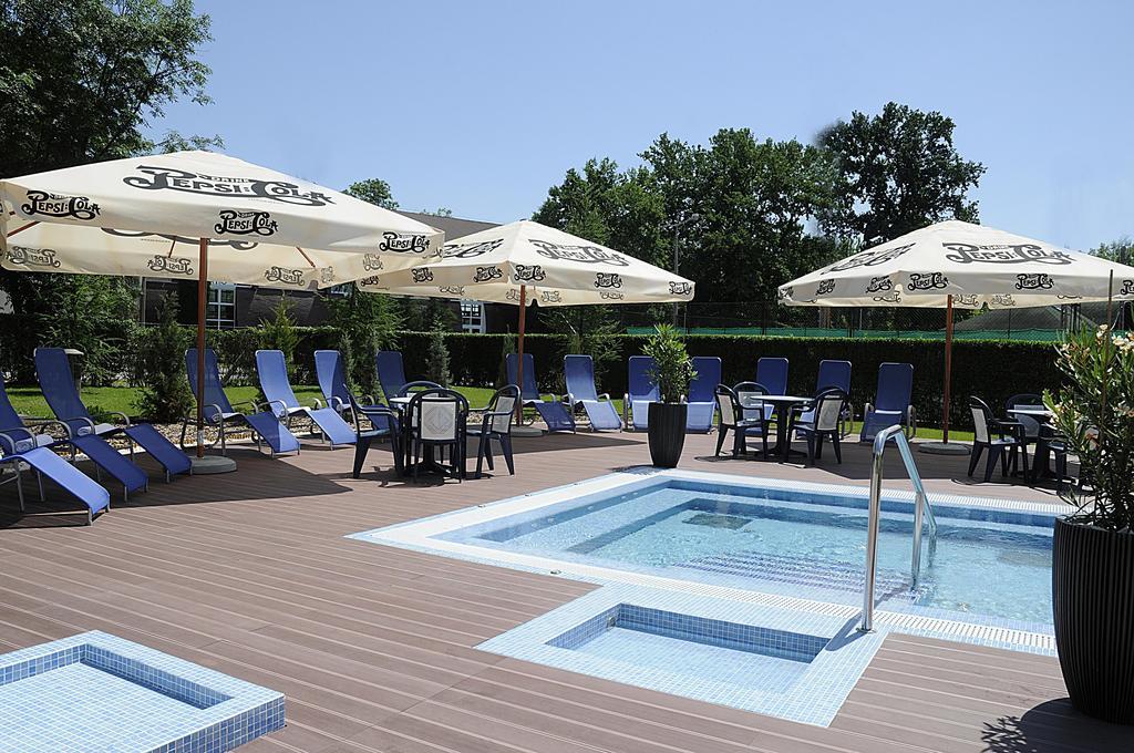Garden Hotel Wellness Es Konferencia Solnok Dış mekan fotoğraf