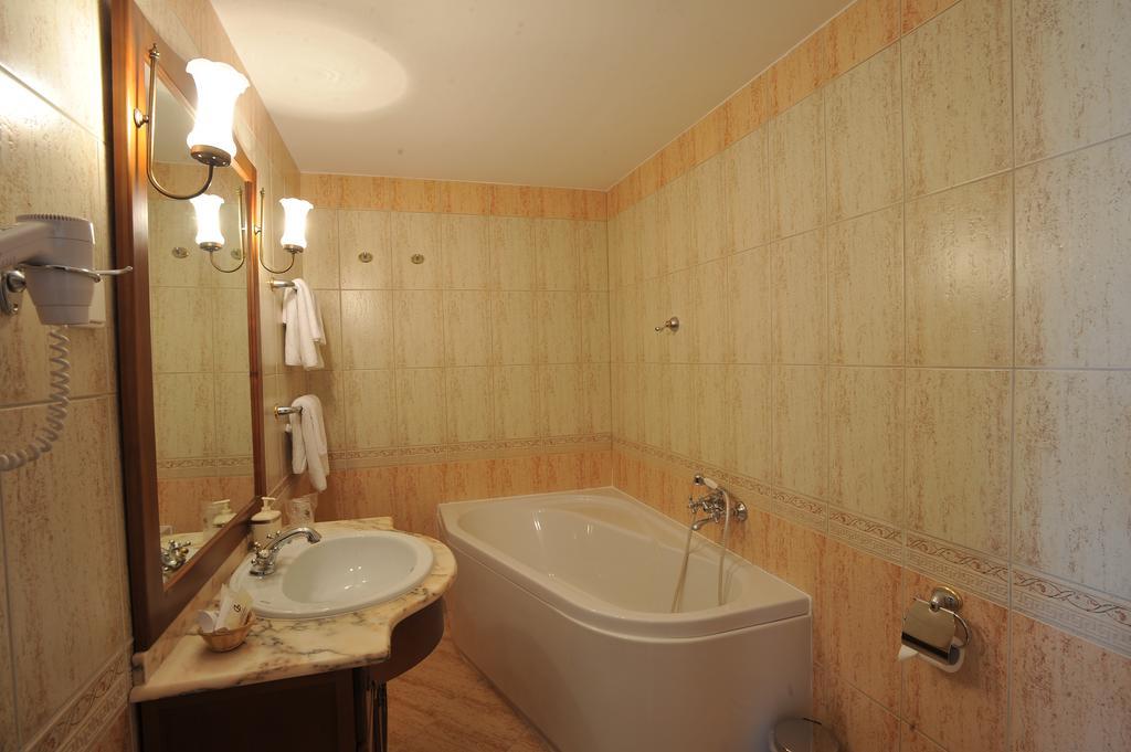 Garden Hotel Wellness Es Konferencia Solnok Dış mekan fotoğraf