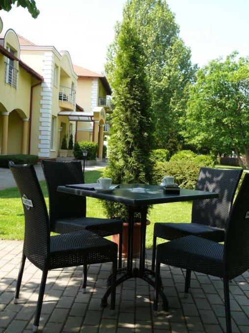 Garden Hotel Wellness Es Konferencia Solnok Dış mekan fotoğraf