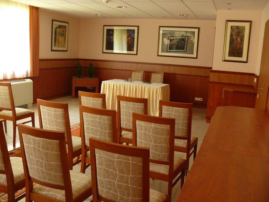 Garden Hotel Wellness Es Konferencia Solnok İş olanakları fotoğraf