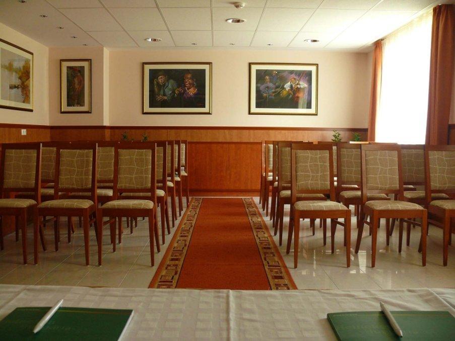 Garden Hotel Wellness Es Konferencia Solnok Konforlar fotoğraf
