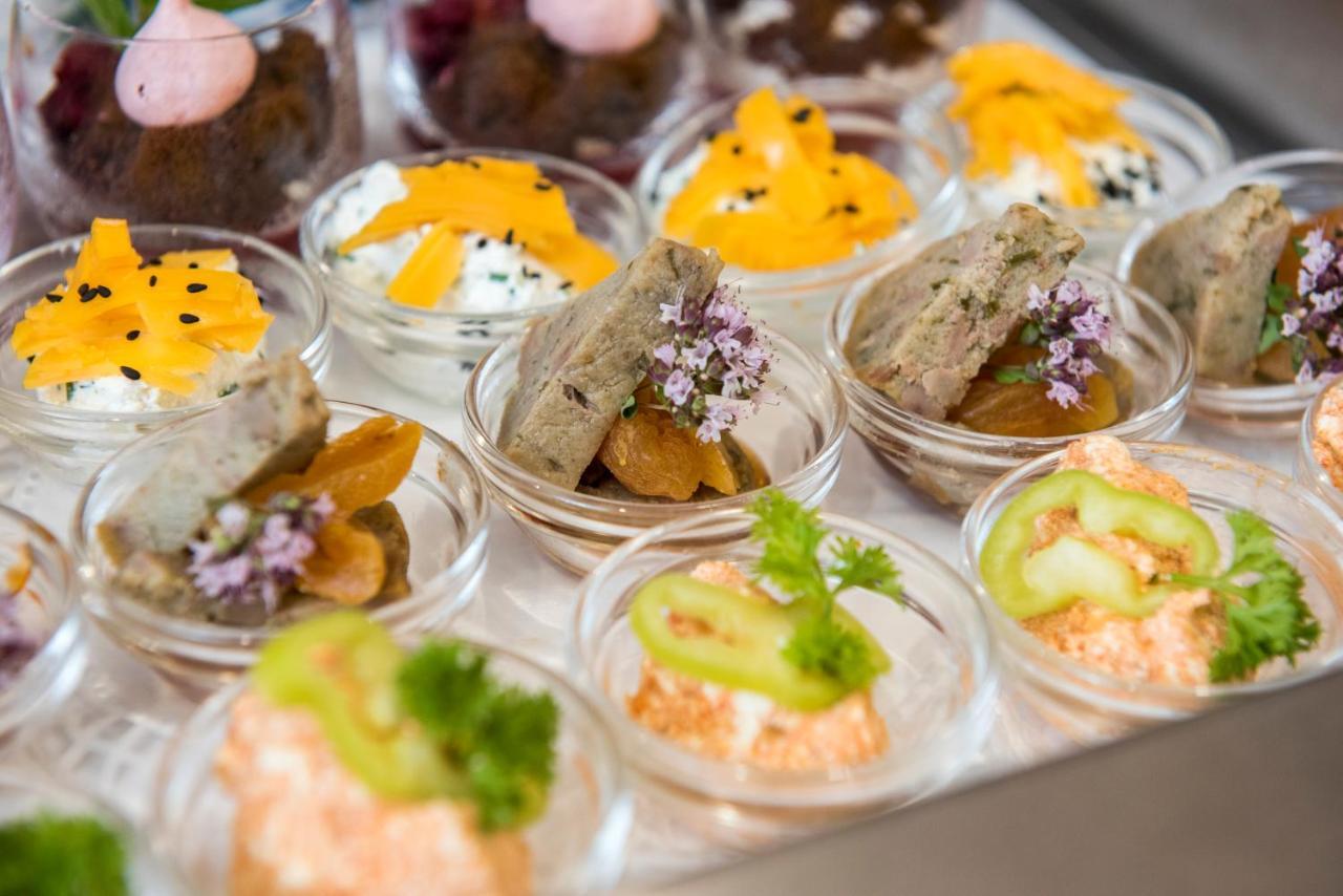 Garden Hotel Wellness Es Konferencia Solnok Dış mekan fotoğraf